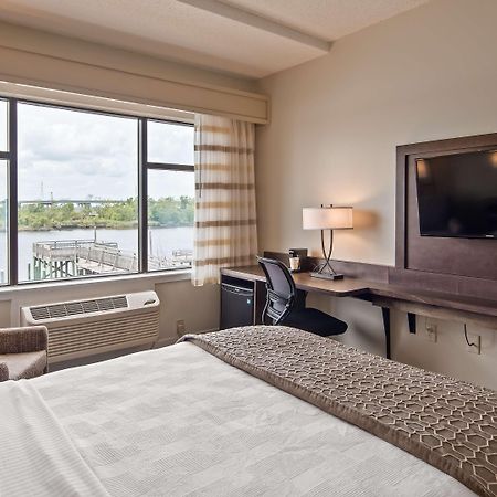 Best Western Plus Coastline Inn Wilmington Exterior photo