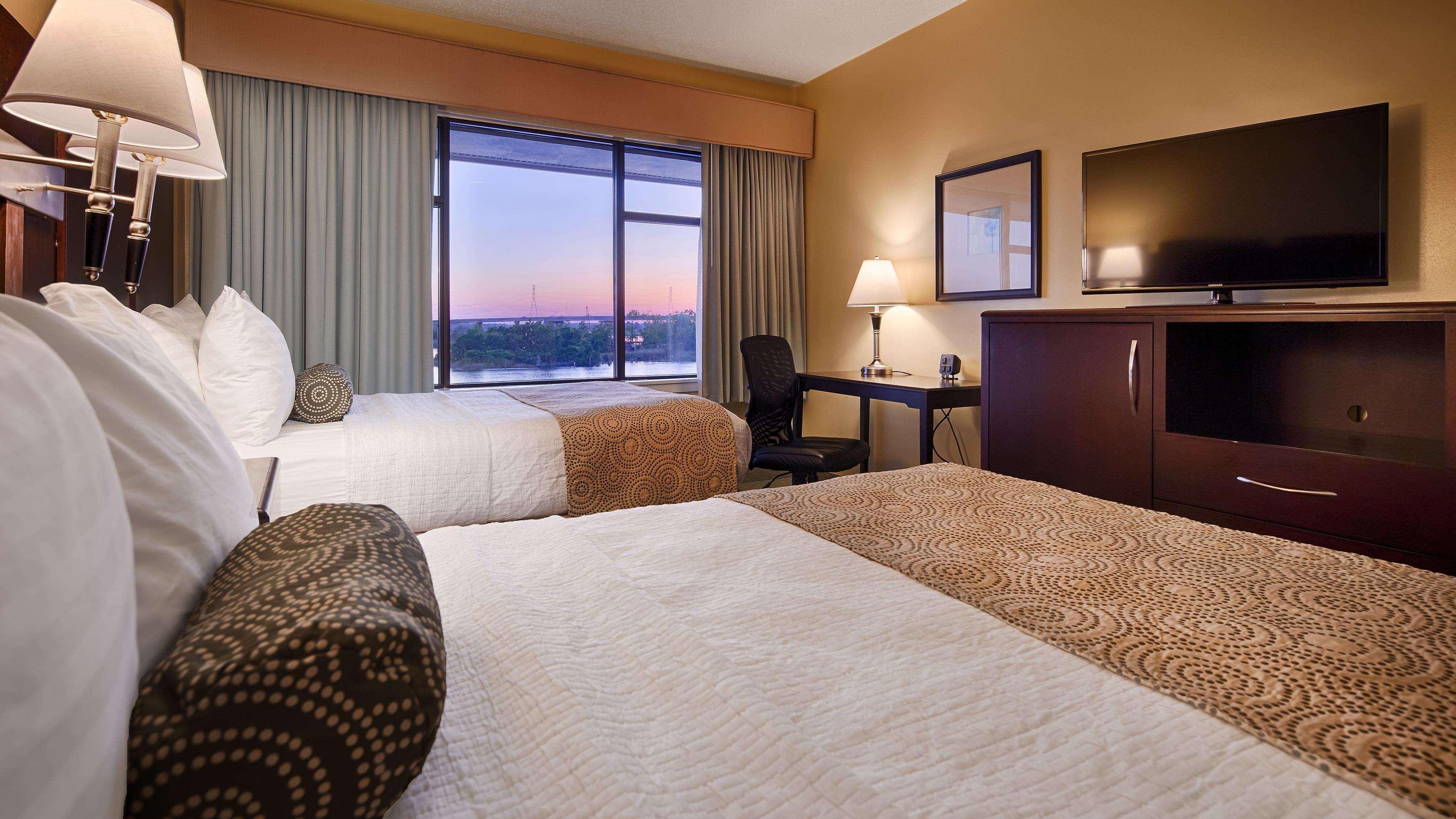Best Western Plus Coastline Inn Wilmington Exterior photo